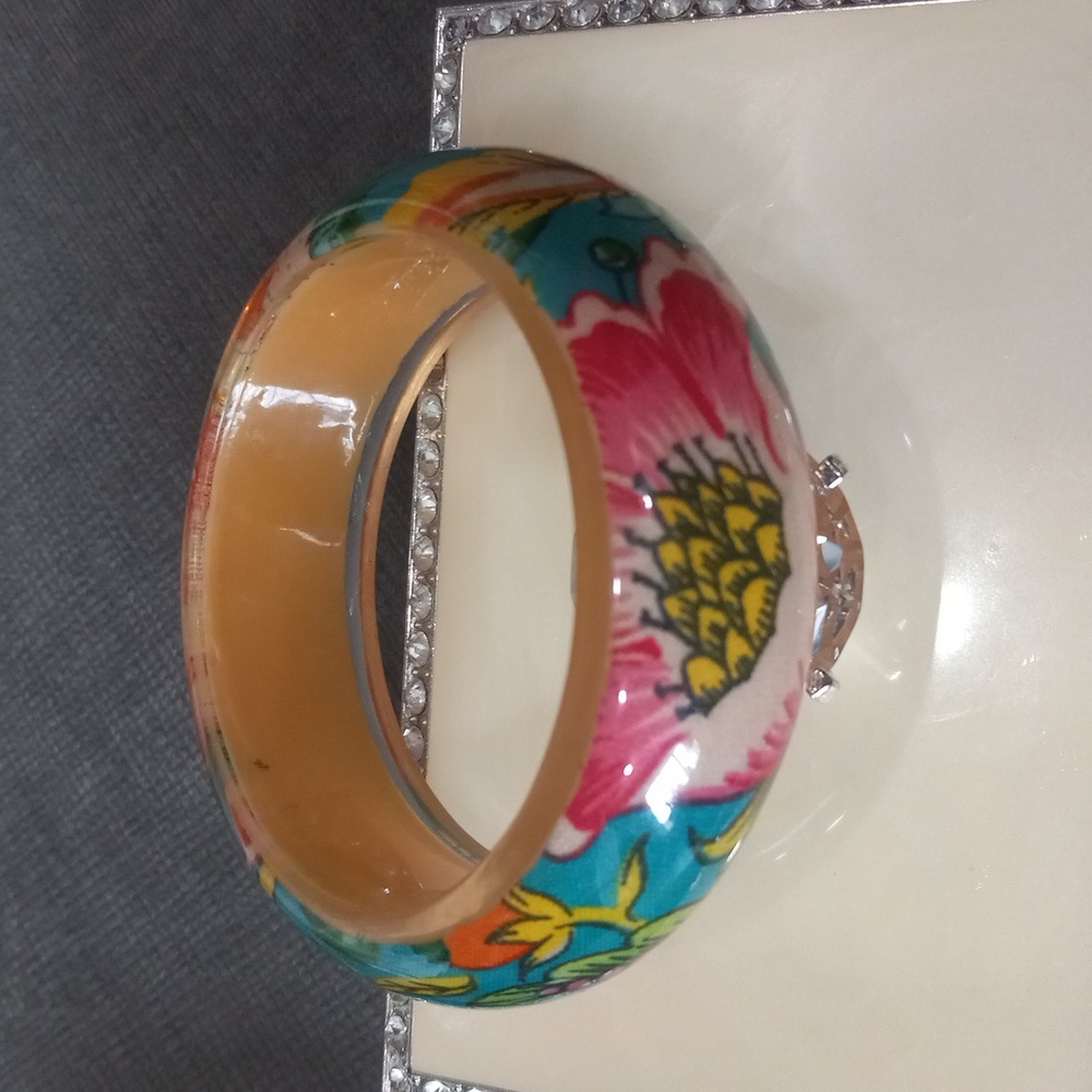 Vintage Chunky Lucite Fabric Over Wood Muted Floral Pattern Bangle Brace…